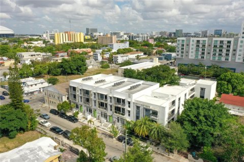 Commercial property in Miami, Florida 910.81 sq.m. № 2086594 - photo 4