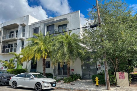 Commercial property in Miami, Florida 910.81 sq.m. № 2086594 - photo 3