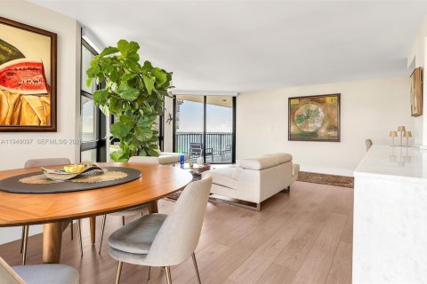 Copropriété à louer à Miami, Floride: 2 chambres, 154.31 m2 № 2004126 - photo 4