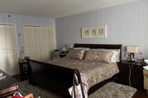 Condo in Pompano Beach, Florida, 2 bedrooms  № 1839214 - photo 18