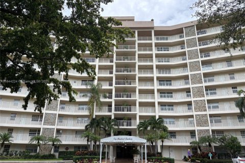 Condo in Pompano Beach, Florida, 2 bedrooms  № 1839214 - photo 1