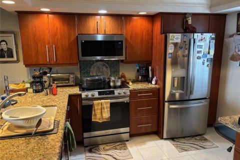 Condo in Pompano Beach, Florida, 2 bedrooms  № 1839214 - photo 5