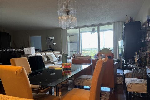 Condo in Pompano Beach, Florida, 2 bedrooms  № 1839214 - photo 9