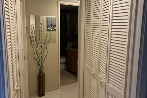 Condo in Pompano Beach, Florida, 2 bedrooms  № 1839214 - photo 17