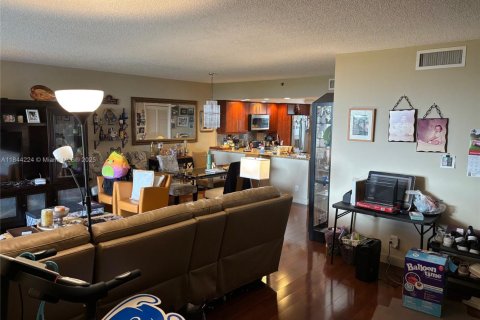 Condo in Pompano Beach, Florida, 2 bedrooms  № 1839214 - photo 12