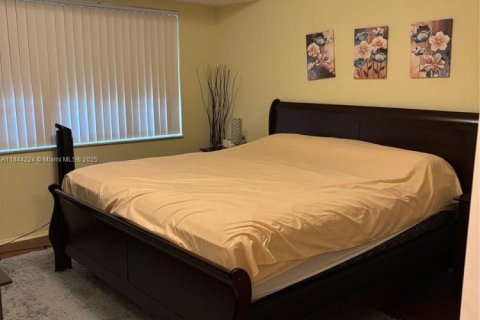 Condo in Pompano Beach, Florida, 2 bedrooms  № 1839214 - photo 13