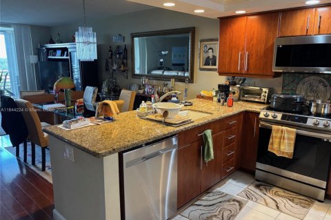 Condo in Pompano Beach, Florida, 2 bedrooms  № 1839214 - photo 6