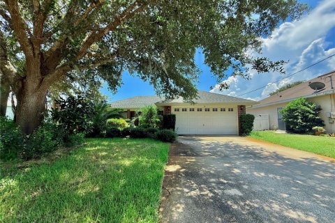 House in Palm Coast, Florida 3 bedrooms, 187.29 sq.m. № 2230498 - photo 6