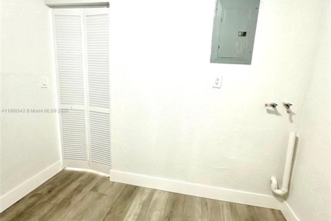 Casa en venta en Miami Gardens, Florida, 3 dormitorios, 124.49 m2 № 1929262 - foto 24