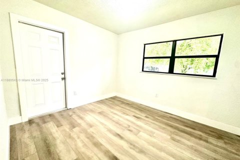 Casa en venta en Miami Gardens, Florida, 3 dormitorios, 124.49 m2 № 1929262 - foto 18