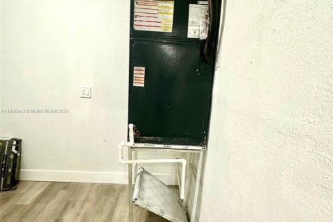 Casa en venta en Miami Gardens, Florida, 3 dormitorios, 124.49 m2 № 1929262 - foto 23