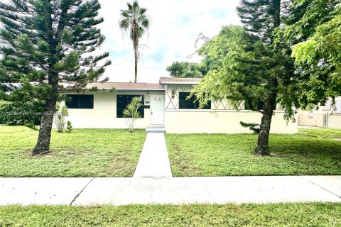 Casa en venta en Miami Gardens, Florida, 3 dormitorios, 124.49 m2 № 1929262 - foto 3