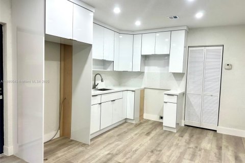 Casa en venta en Miami Gardens, Florida, 3 dormitorios, 124.49 m2 № 1929262 - foto 8