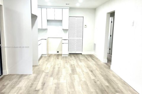 Casa en venta en Miami Gardens, Florida, 3 dormitorios, 124.49 m2 № 1929262 - foto 11