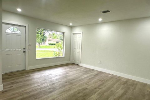 Casa en venta en Miami Gardens, Florida, 3 dormitorios, 124.49 m2 № 1929262 - foto 6