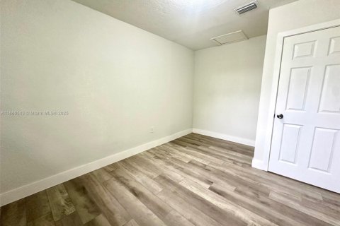 Casa en venta en Miami Gardens, Florida, 3 dormitorios, 124.49 m2 № 1929262 - foto 22