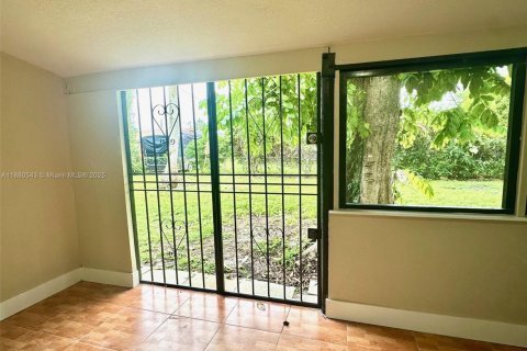 Casa en venta en Miami Gardens, Florida, 3 dormitorios, 124.49 m2 № 1929262 - foto 28