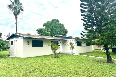 Casa en venta en Miami Gardens, Florida, 3 dormitorios, 124.49 m2 № 1929262 - foto 1