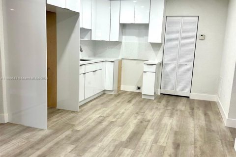 Casa en venta en Miami Gardens, Florida, 3 dormitorios, 124.49 m2 № 1929262 - foto 9