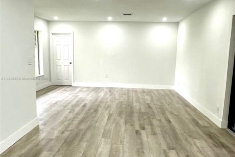 Casa en venta en Miami Gardens, Florida, 3 dormitorios, 124.49 m2 № 1929262 - foto 26