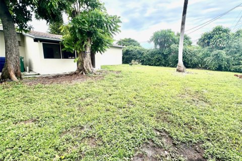 Casa en venta en Miami Gardens, Florida, 3 dormitorios, 124.49 m2 № 1929262 - foto 30
