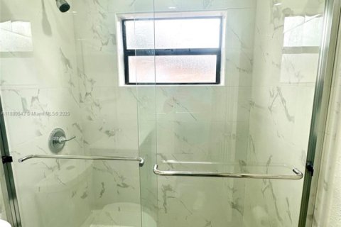 Casa en venta en Miami Gardens, Florida, 3 dormitorios, 124.49 m2 № 1929262 - foto 19