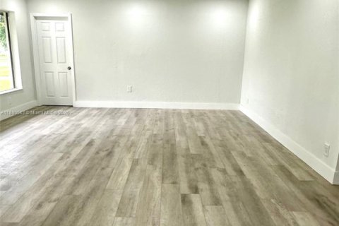 Casa en venta en Miami Gardens, Florida, 3 dormitorios, 124.49 m2 № 1929262 - foto 7