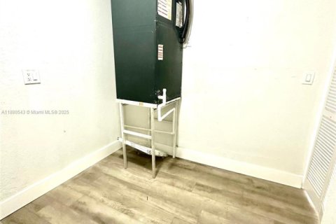 Casa en venta en Miami Gardens, Florida, 3 dormitorios, 124.49 m2 № 1929262 - foto 25