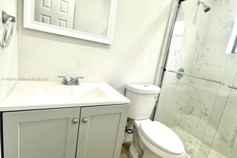 Casa en venta en Miami Gardens, Florida, 3 dormitorios, 124.49 m2 № 1929262 - foto 17