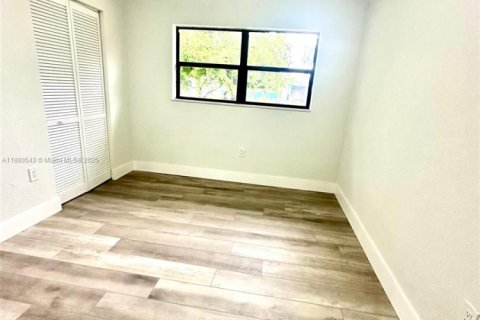 Casa en venta en Miami Gardens, Florida, 3 dormitorios, 124.49 m2 № 1929262 - foto 21