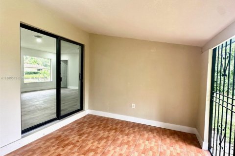 Casa en venta en Miami Gardens, Florida, 3 dormitorios, 124.49 m2 № 1929262 - foto 27