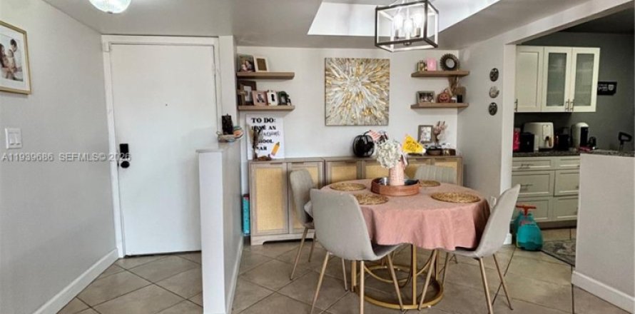 Condo in Miami, Florida, 2 bedrooms  № 1997030