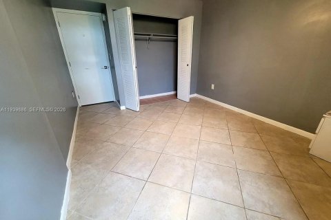 Condo in Miami, Florida, 2 bedrooms  № 1997030 - photo 11