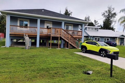 Villa ou maison à Port Charlotte, Floride 3 chambres, 153.85 m2 № 2410271