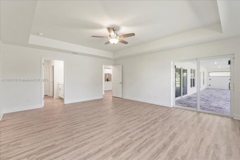 House in Cape Coral, Florida 4 bedrooms, 197.6 sq.m. № 1890710 - photo 13