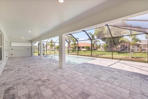 House in Cape Coral, Florida 4 bedrooms, 197.6 sq.m. № 1890710 - photo 26