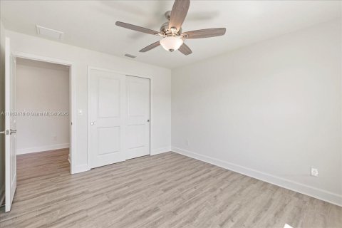 House in Cape Coral, Florida 4 bedrooms, 197.6 sq.m. № 1890710 - photo 17