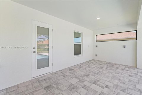 House in Cape Coral, Florida 4 bedrooms, 197.6 sq.m. № 1890710 - photo 24