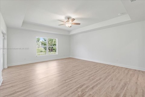 House in Cape Coral, Florida 4 bedrooms, 197.6 sq.m. № 1890710 - photo 12