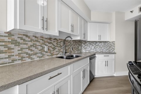 Condominio en alquiler en Aventura, Florida, 2 dormitorios, 110.27 m2 № 2030671 - foto 5