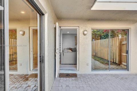 Touwnhouse à vendre à Plantation, Floride: 2 chambres, 116.96 m2 № 1999154 - photo 6