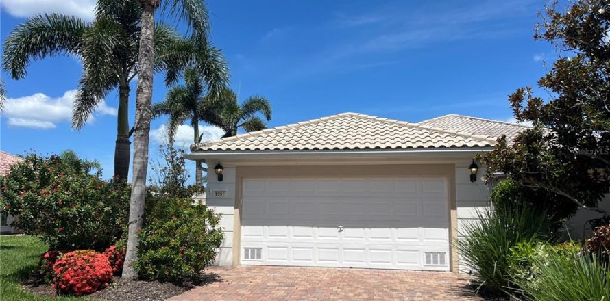 House in Venice, Florida 2 bedrooms, 140.56 sq.m. № 1839870