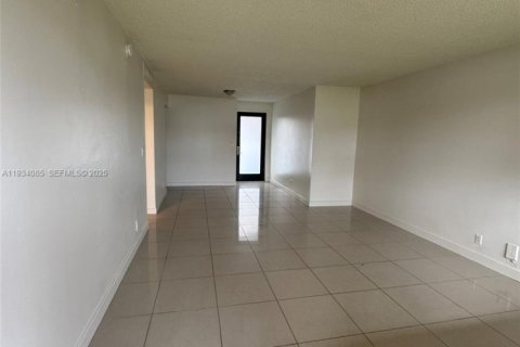 Снять в аренду кондоминиум в Халландейл-Бич, Флорида 1 спальня, 81.38м2, № 1992402 - фото 25