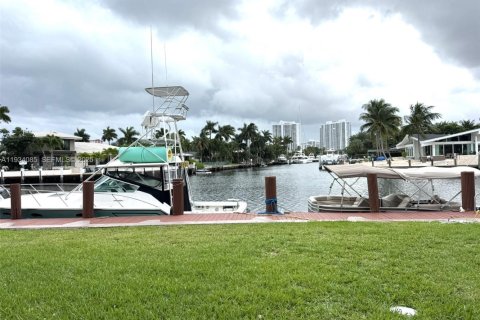 Снять в аренду кондоминиум в Халландейл-Бич, Флорида 1 спальня, 81.38м2, № 1992402 - фото 7