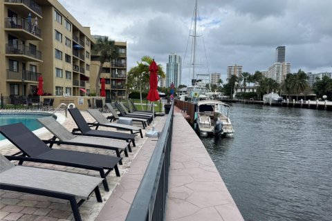 Снять в аренду кондоминиум в Халландейл-Бич, Флорида 1 спальня, 81.38м2, № 1992402 - фото 5