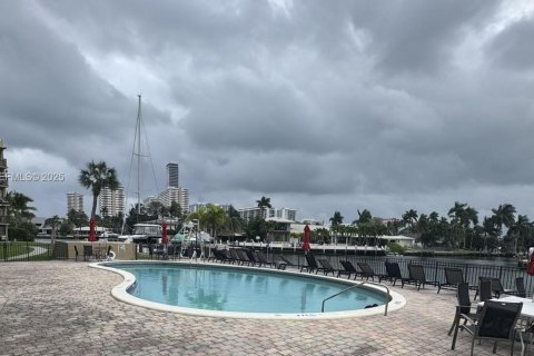 Снять в аренду кондоминиум в Халландейл-Бич, Флорида 1 спальня, 81.38м2, № 1992402 - фото 8