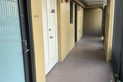 Снять в аренду кондоминиум в Халландейл-Бич, Флорида 1 спальня, 81.38м2, № 1992402 - фото 10