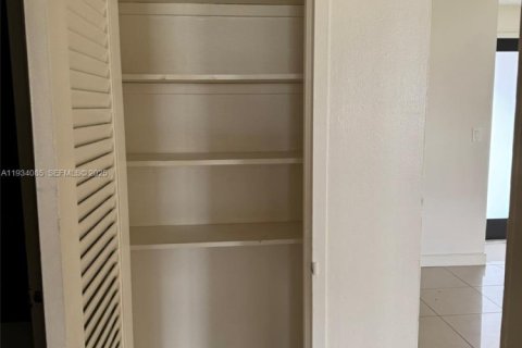 Снять в аренду кондоминиум в Халландейл-Бич, Флорида 1 спальня, 81.38м2, № 1992402 - фото 22