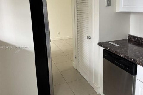 Снять в аренду кондоминиум в Халландейл-Бич, Флорида 1 спальня, 81.38м2, № 1992402 - фото 18