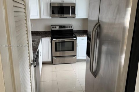 Снять в аренду кондоминиум в Халландейл-Бич, Флорида 1 спальня, 81.38м2, № 1992402 - фото 14